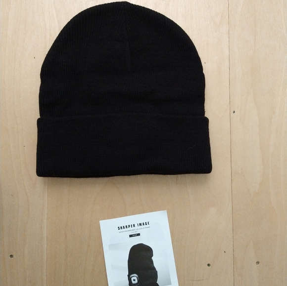 Sharper Image Unisex Rechargeable LED Light Up Beanie NEW JN BOX Sku #206894-01 - Picture 5 of 6
